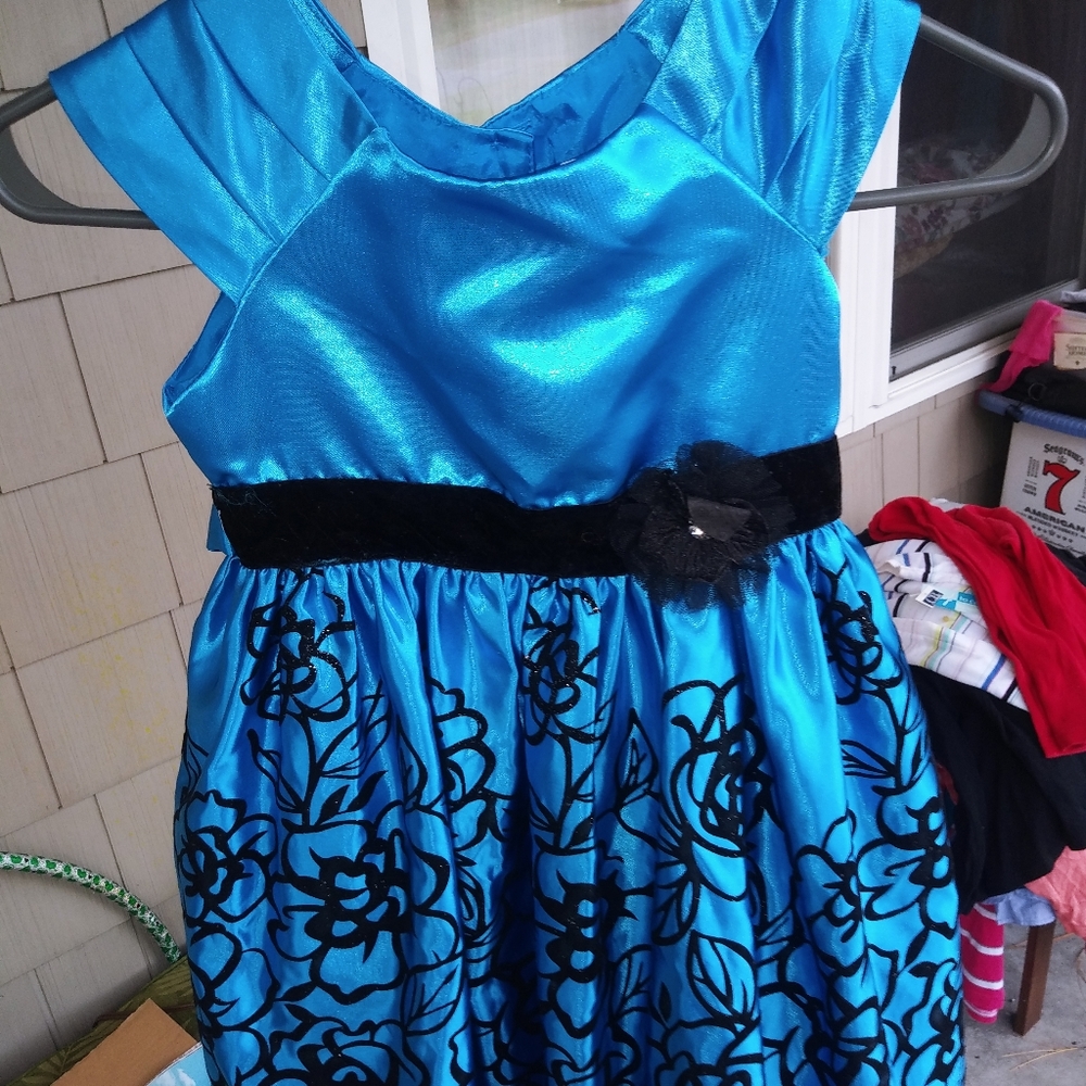 Girls size 6 satain and velour